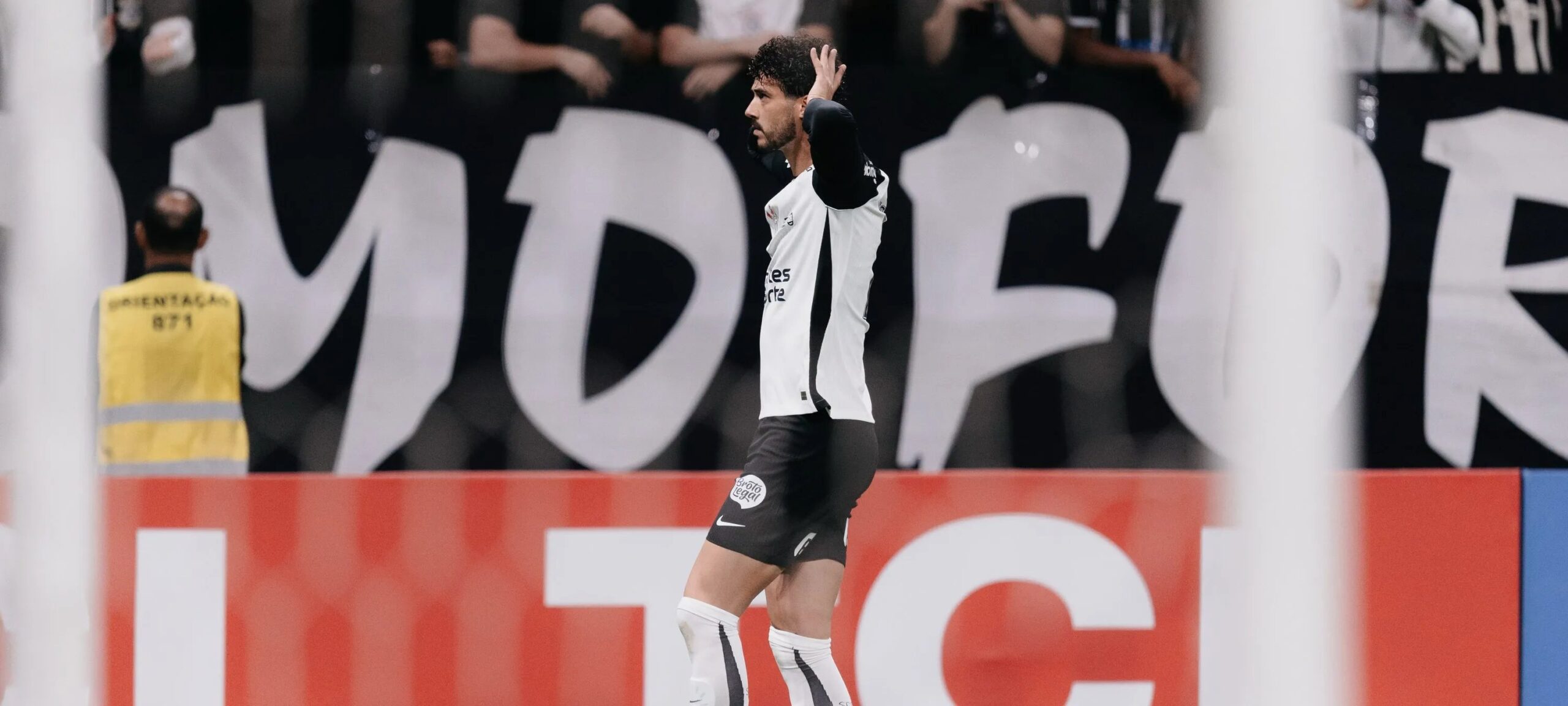 Zagueiro Gustavo Henrique assume vice-artilharia do Corinthians na temporada - Imagem do artigo original