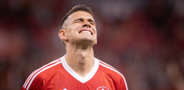 Borré decide ficar no Internacional mesmo com investida do River Plate