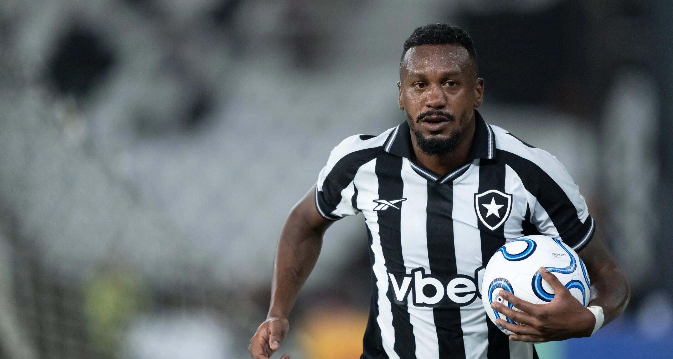 Edenilson elogia gestão de Franclim Carvalho e aponta mudança de clima no Botafogo - Imagem do artigo original