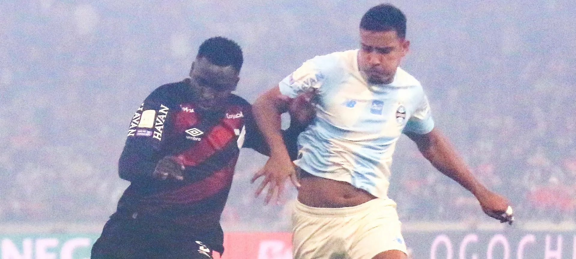 Grêmio segura empate sem gols com Athletico-PR mesmo com superioridade numérica - Imagem do artigo original