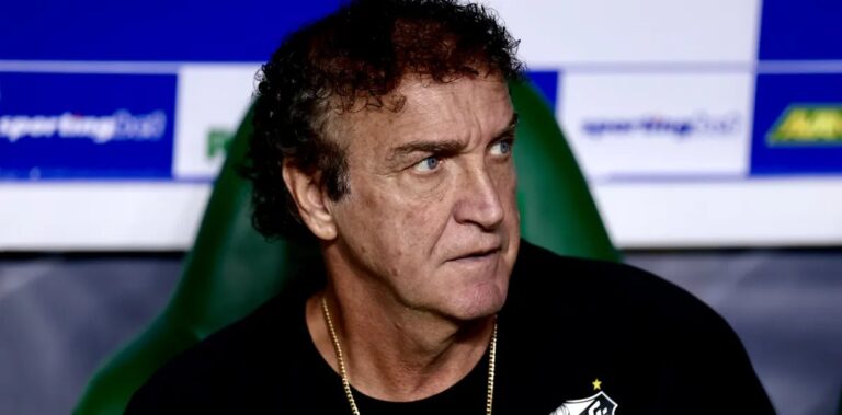 Cuca elogia gramado sintético do Allianz Parque após empate entre Palmeiras e Santos