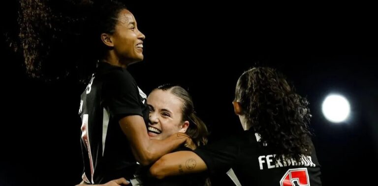 Vasco aplica 8 a 0 no Itacoatiara e segue com 100% no Brasileiro A2
