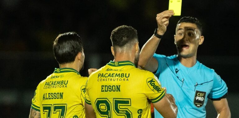 Árbitro Matheus Candançan vira alvo de críticas em Mirassol x Corinthians
