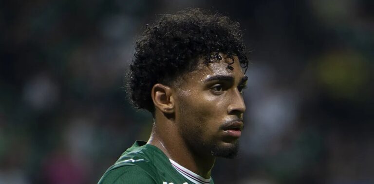 Luighi fica fora da lista do Palmeiras para enfrentar o Sporting Cristal, e Erick Belé é convocado
