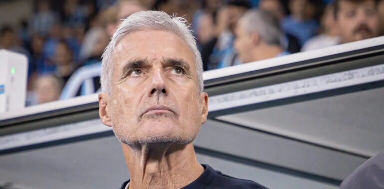 Grêmio confirma baixas no meio-campo e conta com retorno de Amuzu para enfrentar o Deportivo Riestra