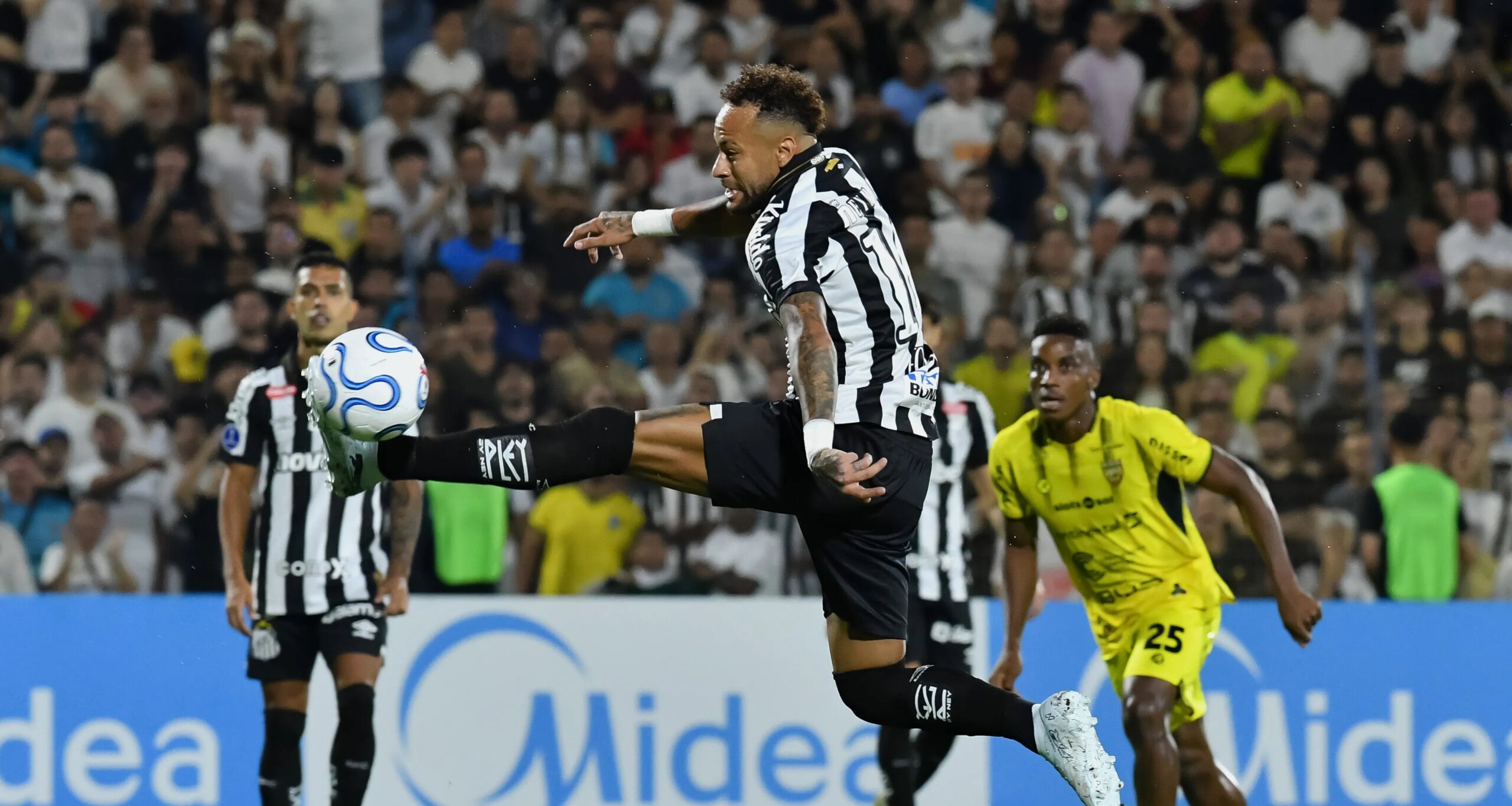 Neymar admite excesso e pede desculpas a Robinho Jr após atrito em treino do Santos - Imagem do artigo original
