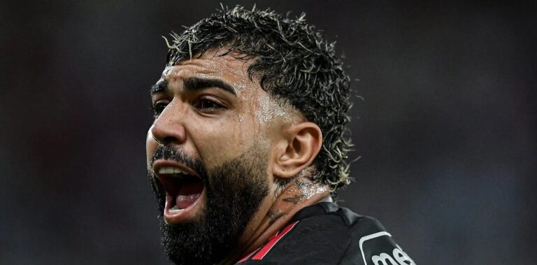 Cuca cobra Gabigol por sair do banco após empate do Santos na Sul-Americana