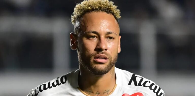 Santos decide não aplicar multa a Neymar após tapa em Robinho Jr.