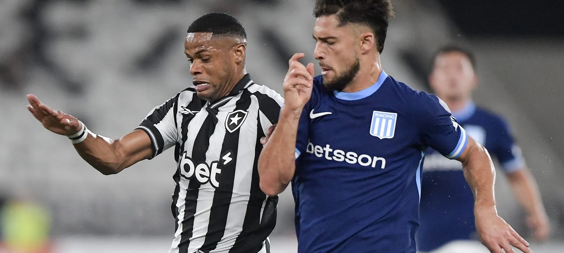 Botafogo controla o meio-campo e bate o Racing por 2 a 1 na Sul-Americana - Imagem do artigo original