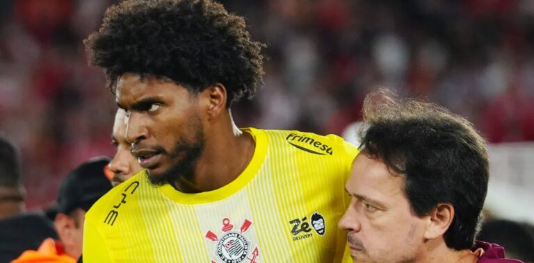 Diniz protege Hugo Souza após confusão no empate do Corinthians contra o Santa Fé