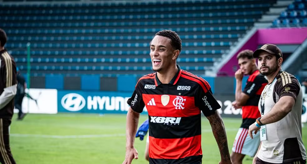 Saúl Ñíguez atribui dificuldade no Flamengo às condições dos gramados no Brasil - Imagem do artigo original