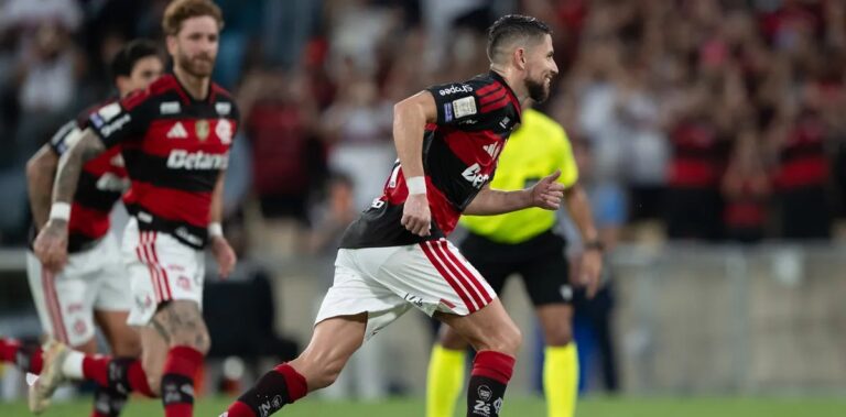 Conmebol cancela Independiente Medellín x Flamengo após ameaça de invasão ao gramado