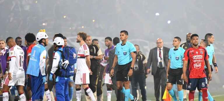 Suspensão de partida pode garantir vitória de 3 a 0 ao Flamengo, aponta regulamento da Conmebol