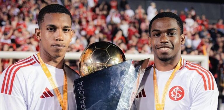Irmãos Luiz Felipe e João Victor celebram primeiro título profissional pelo Inter