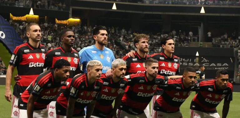 Após jogo cancelado em Medellín, Flamengo embarca direto para Porto Alegre e pede vitória por W.O.