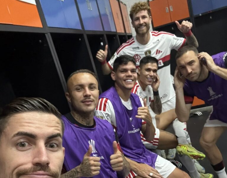 Jorginho tranquiliza torcida do Flamengo após paralisação de jogo na Colômbia