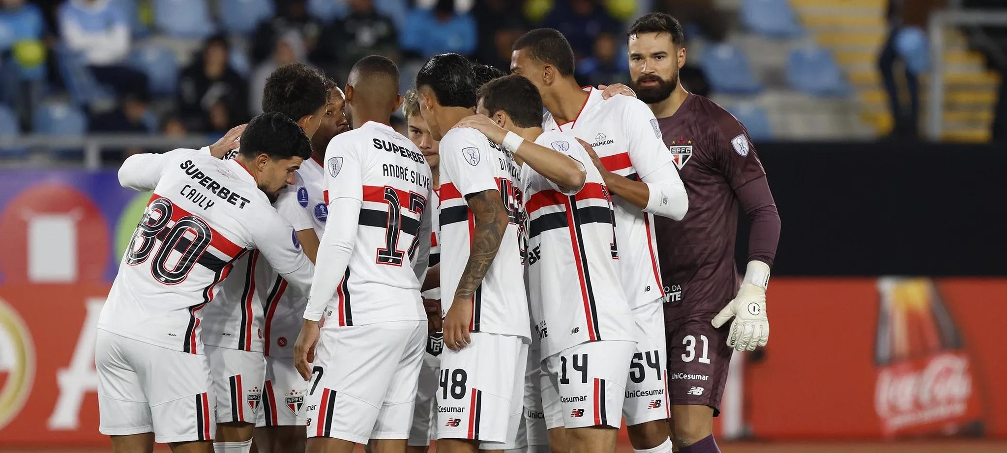 Carlos Coronel celebra sequência na meta e valoriza ponto do São Paulo fora de casa - Imagem do artigo original
