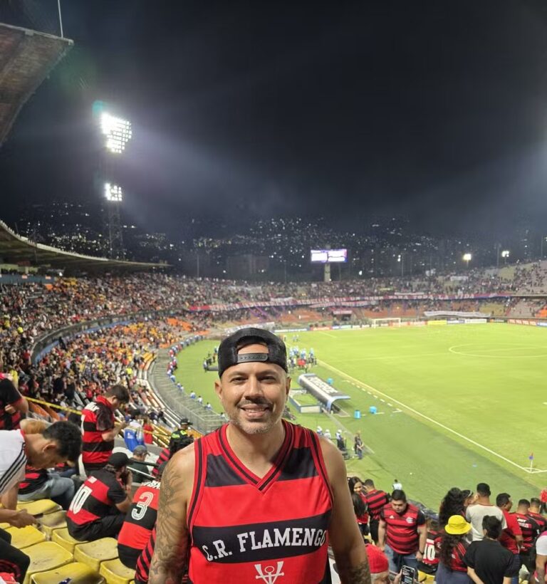 Flamenguistas relatam clima pacífico com colombianos antes de suspensão de jogo em Medellín