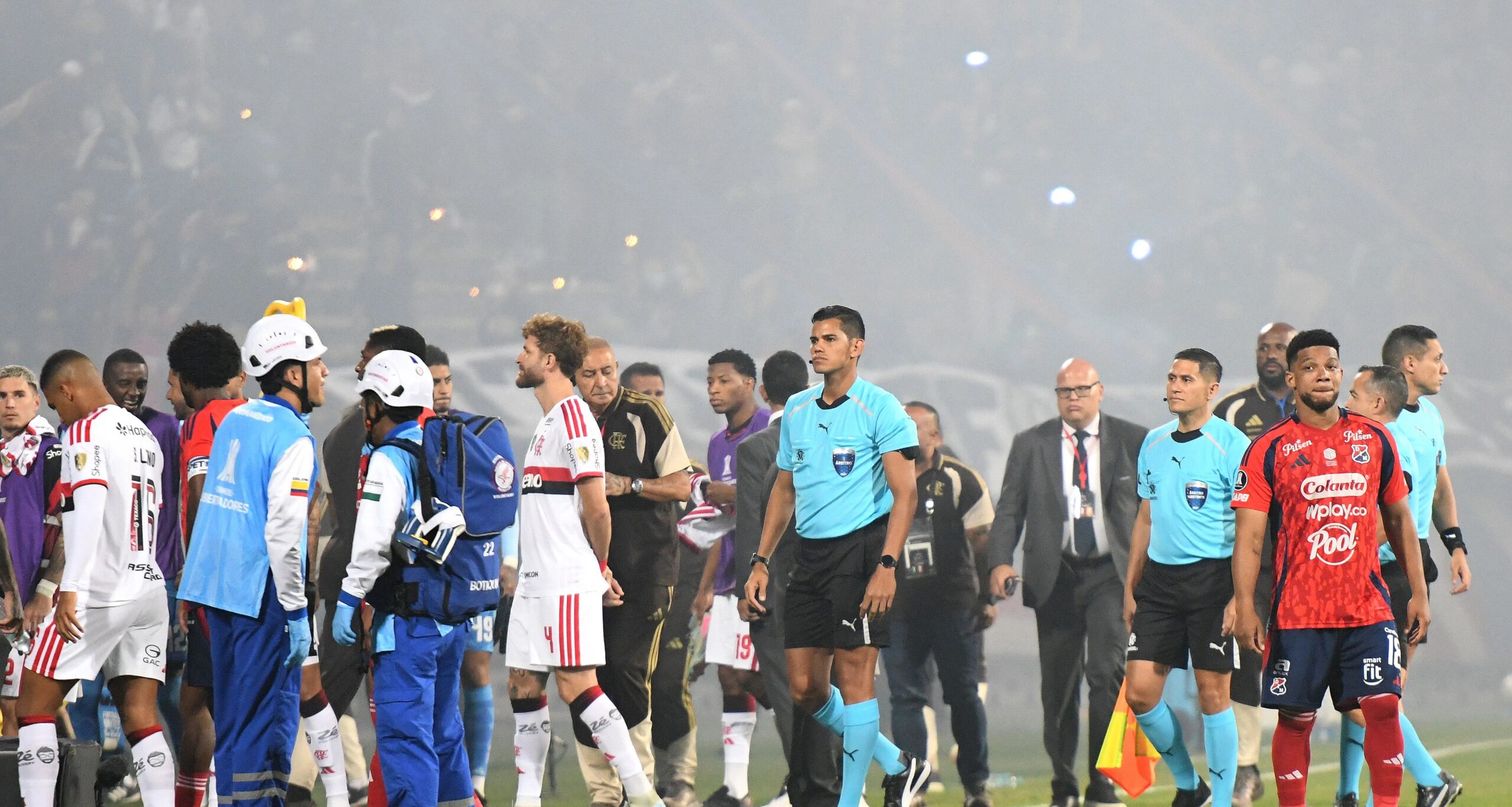 Medellín se desculpa com torcida do Flamengo após caos que cancelou jogo da Libertadores - Imagem do artigo original