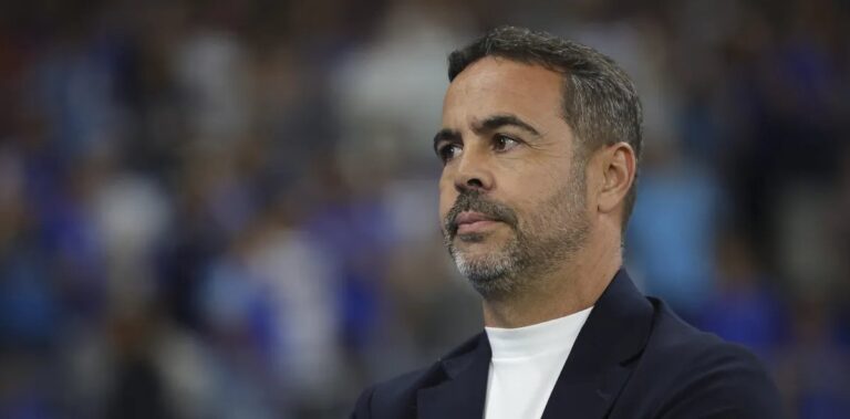 Artur Jorge planeja mudanças na escalação do Cruzeiro para encarar o Bahia