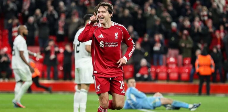 Liverpool enfrenta Chelsea em Anfield buscando vaga na Champions League