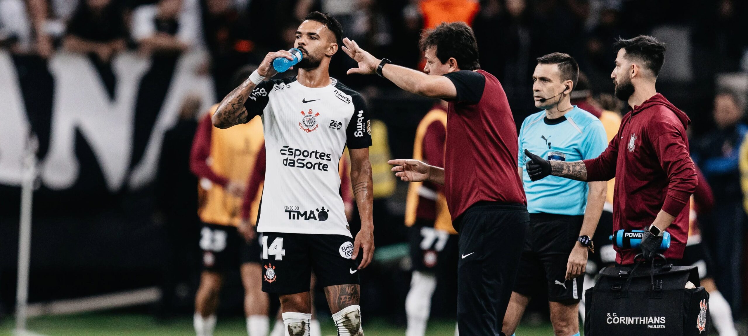 Postura de Fernando Diniz anima bastidores e técnico é liberado para o clássico - Imagem do artigo original