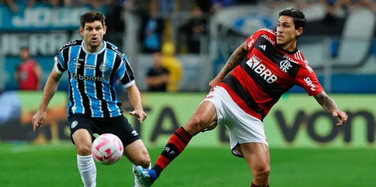 Flamengo visita o Grêmio pelo Brasileirão; confira horário, transmissão e desfalques