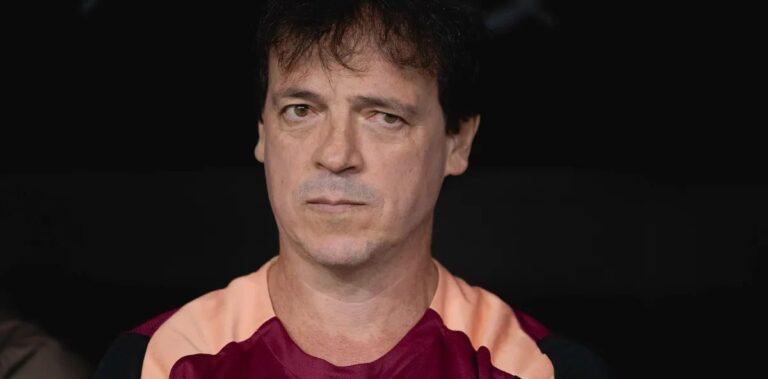 Fernando Diniz reforça pedido por Hugo Souza na convocação da Seleção