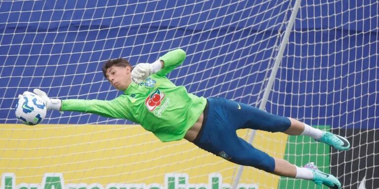 Goleiro do Flamengo de 18 anos reforçará preparação da Seleção para a Copa de 2026