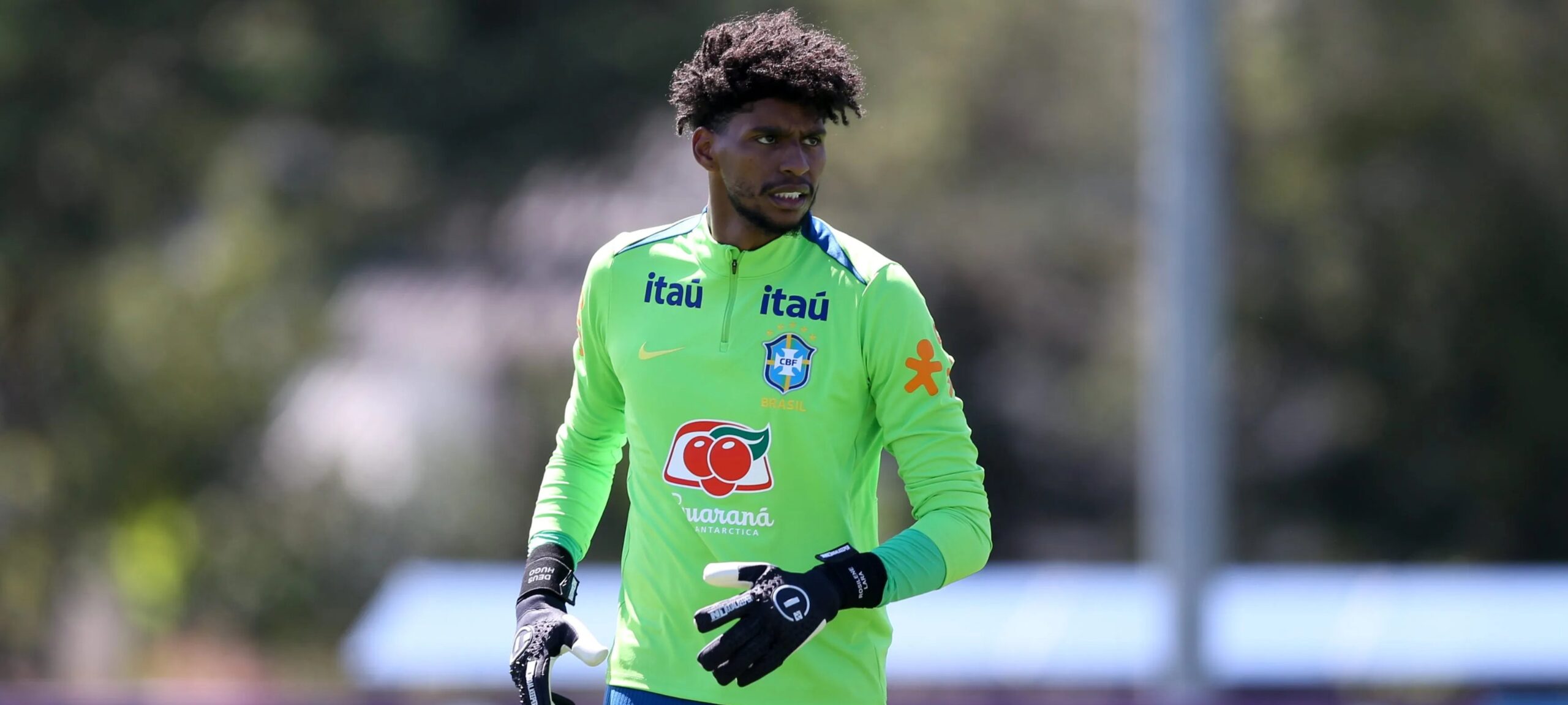 Hugo Souza lamenta ausência na Copa e diz que seguirá trabalhando para voltar à Seleção - Imagem do artigo original