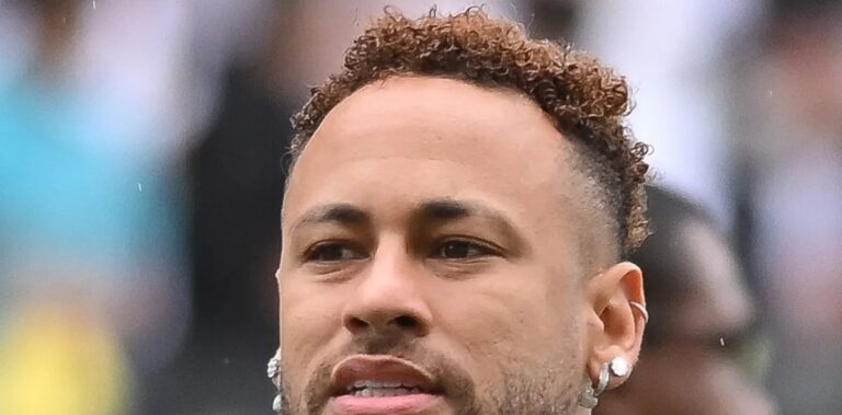 Ancelotti avisa Neymar que ele iniciará Copa do Mundo no banco