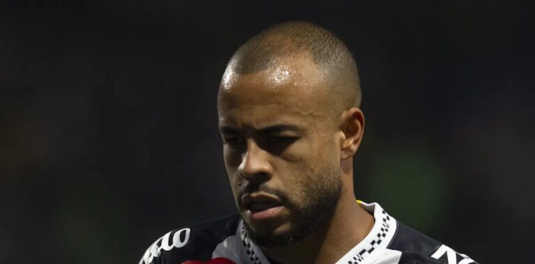 Santos indica saída de Mayke após vaias e prepara lista de negociáveis