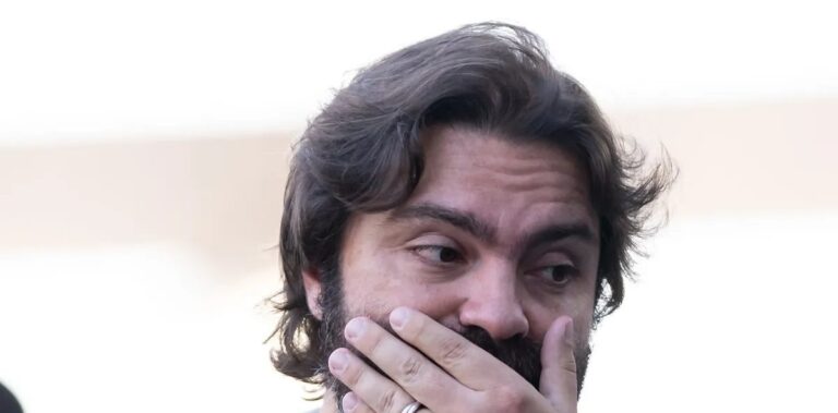 Presidente do Botafogo negocia venda do clube em reunião realizada em Paris