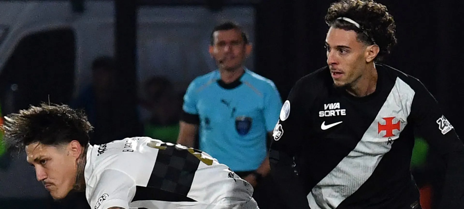 Vasco sofre virada nos acréscimos e perde para o Olimpia pela Sul-Americana - Imagem do artigo original