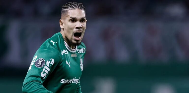 Torcida do Palmeiras hostiliza Paulinho após derrota para o Cerro Porteño