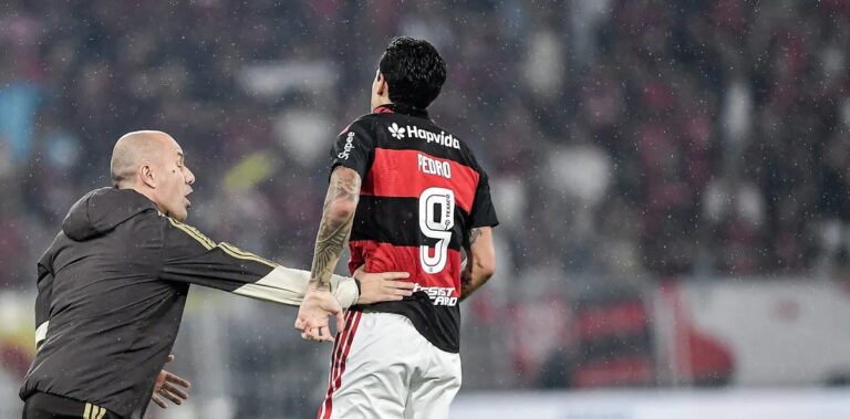 Leonardo Jardim lamenta ausência de Pedro na Copa e projeta duelo entre Flamengo e Palmeiras