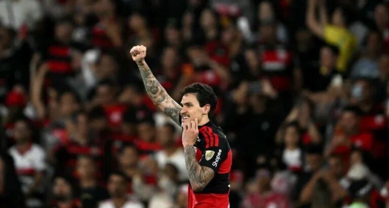 Flamengo derrota Estudiantes no Maracanã e assegura liderança do Grupo A da Libertadores