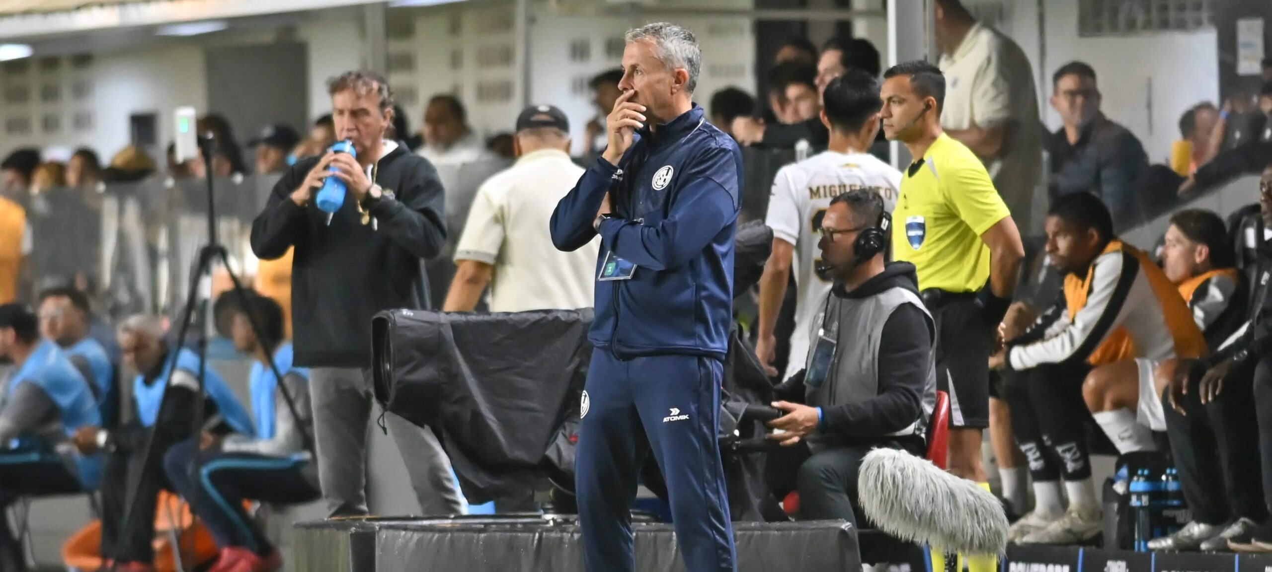 Técnico do San Lorenzo critica segurança na Vila Belmiro após jogo da Sul-Americana - Imagem do artigo original