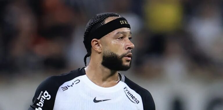 Lingard garante empenho de Memphis Depay para voltar ao Corinthians o quanto antes