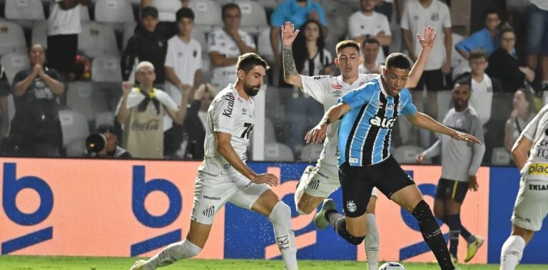Tarólogo aponta favoritismo do Grêmio diante do Santos na 17ª rodada do Brasileirão