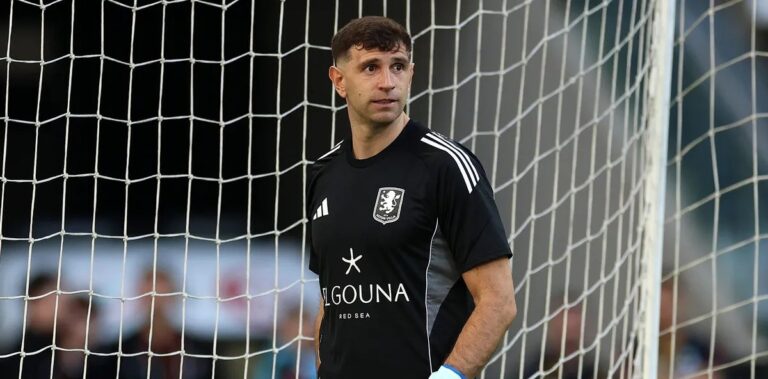 Lesão no dedo ameaça participação de Dibu Martínez na estreia da Argentina na Copa de 2026