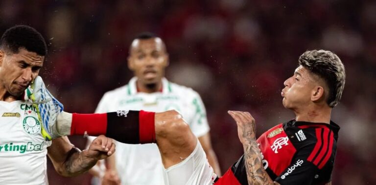 Cartão vermelho a Carrascal em Flamengo x Palmeiras é justificado por jogo brusco grave