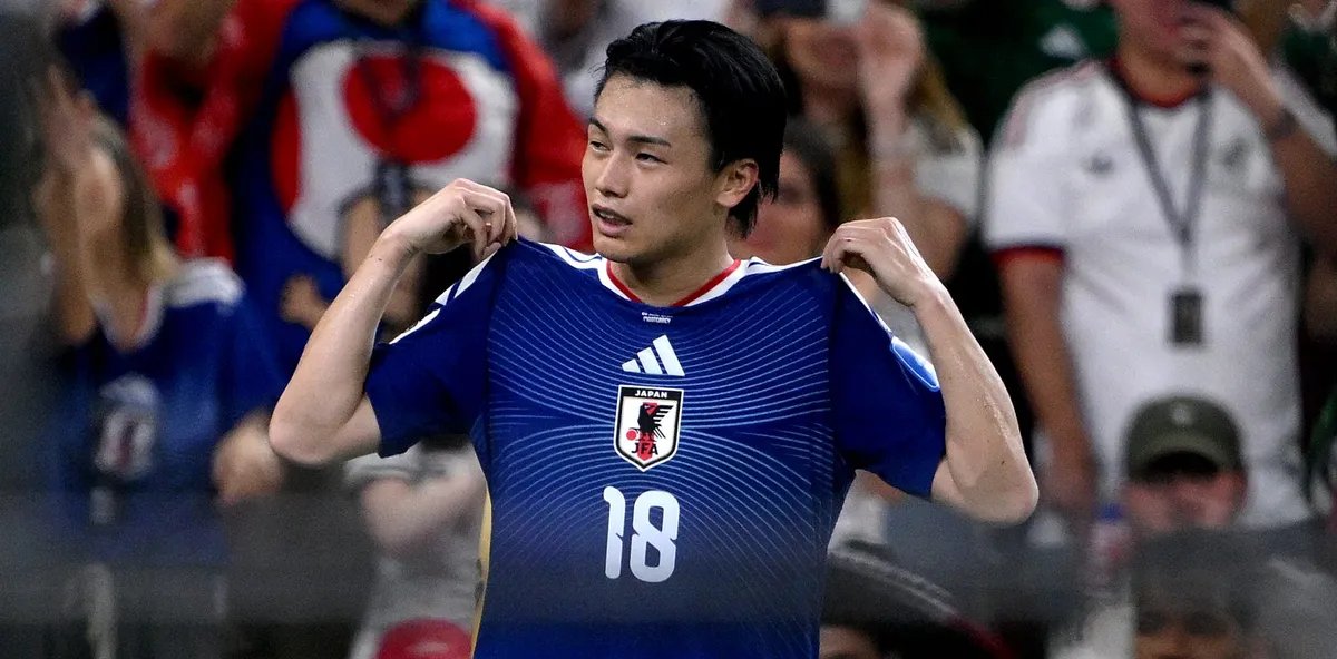 Defesa sobre a linha anula gol japonês e gera revolta nas redes durante Japão x Tunísia - Imagem do artigo