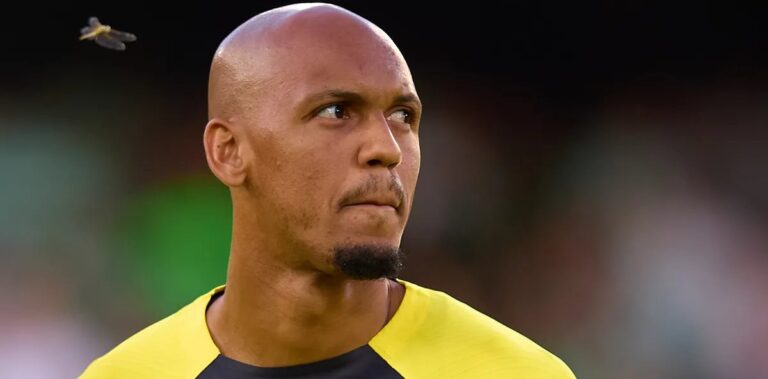 Fabinho ganha espaço na Seleção e planeja retorno ao futebol europeu após fim de contrato na Arábia Saudita