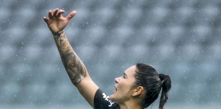 Corinthians volta a atrasar direitos de imagem do time feminino pelo segundo mês seguido