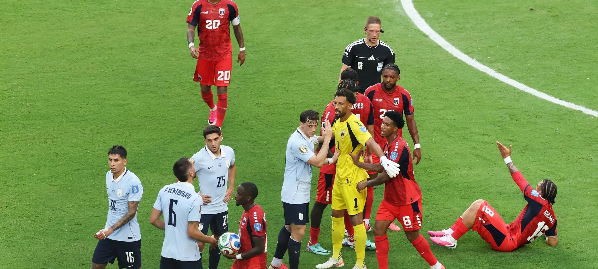 Cabo-verdiano Kevin Pina marca de falta, empata contra o Uruguai e vira opção barata para clubes brasileiros - Imagem do artigo original