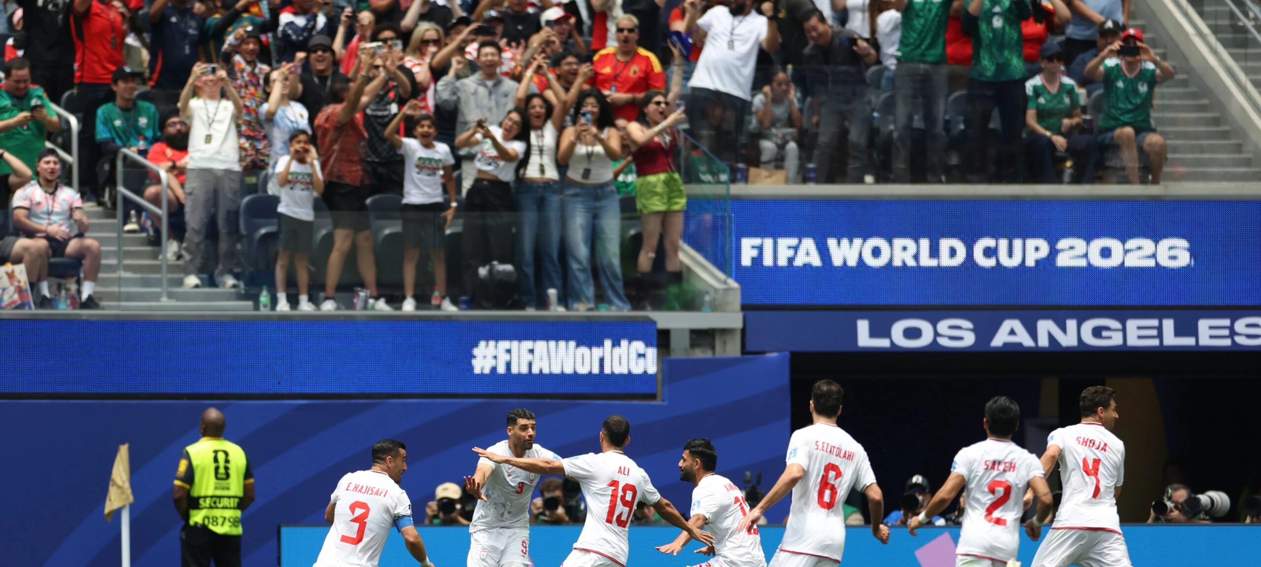 Seleção do Irã deixa carta pedindo paz após empate com a Bélgica em Los Angeles - Imagem do artigo original