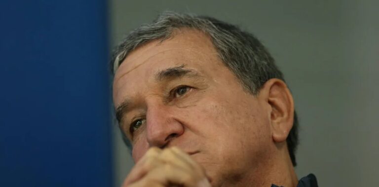 Parreira apresenta melhora e respira sem aparelhos na UTI do Rio