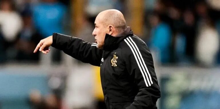 Flamengo mantém esquema de Leonardo Jardim, mas nota queda defensiva após título carioca