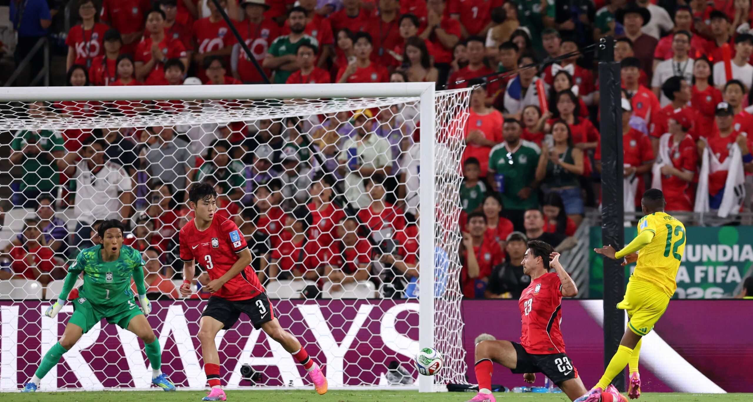 Gol de Maseko coloca África do Sul nas oitavas e elimina Coreia do Sul - Imagem do artigo original